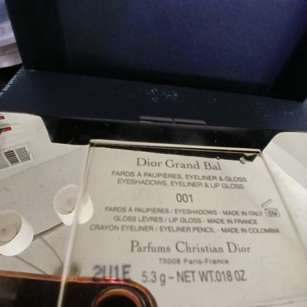 Dior Eyeshadow Palette with Cream and Red Hues